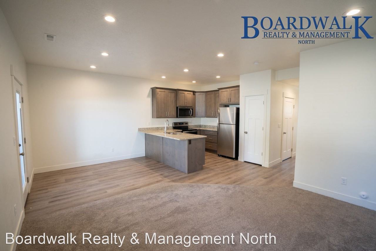 440 E 1625 N - Photo 2 of 24