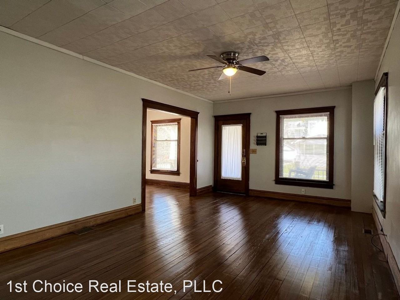 205 Leslie St - Photo 2 of 23