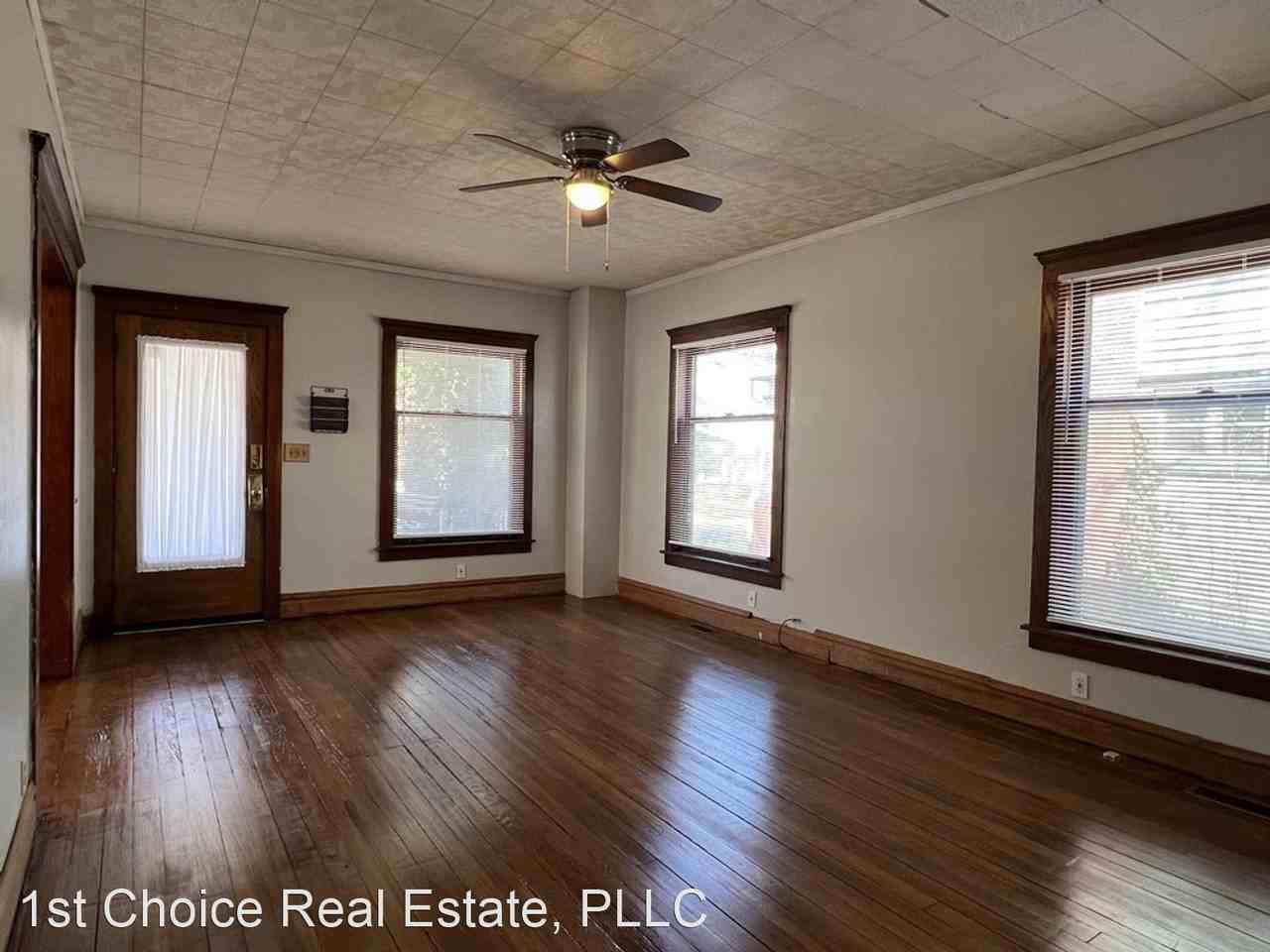 205 Leslie St - Photo 3 of 23