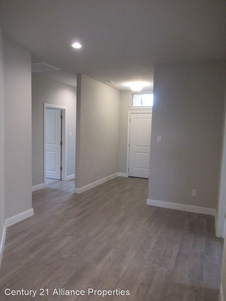10921 Rockchapel Dr - Photo 3 of 38