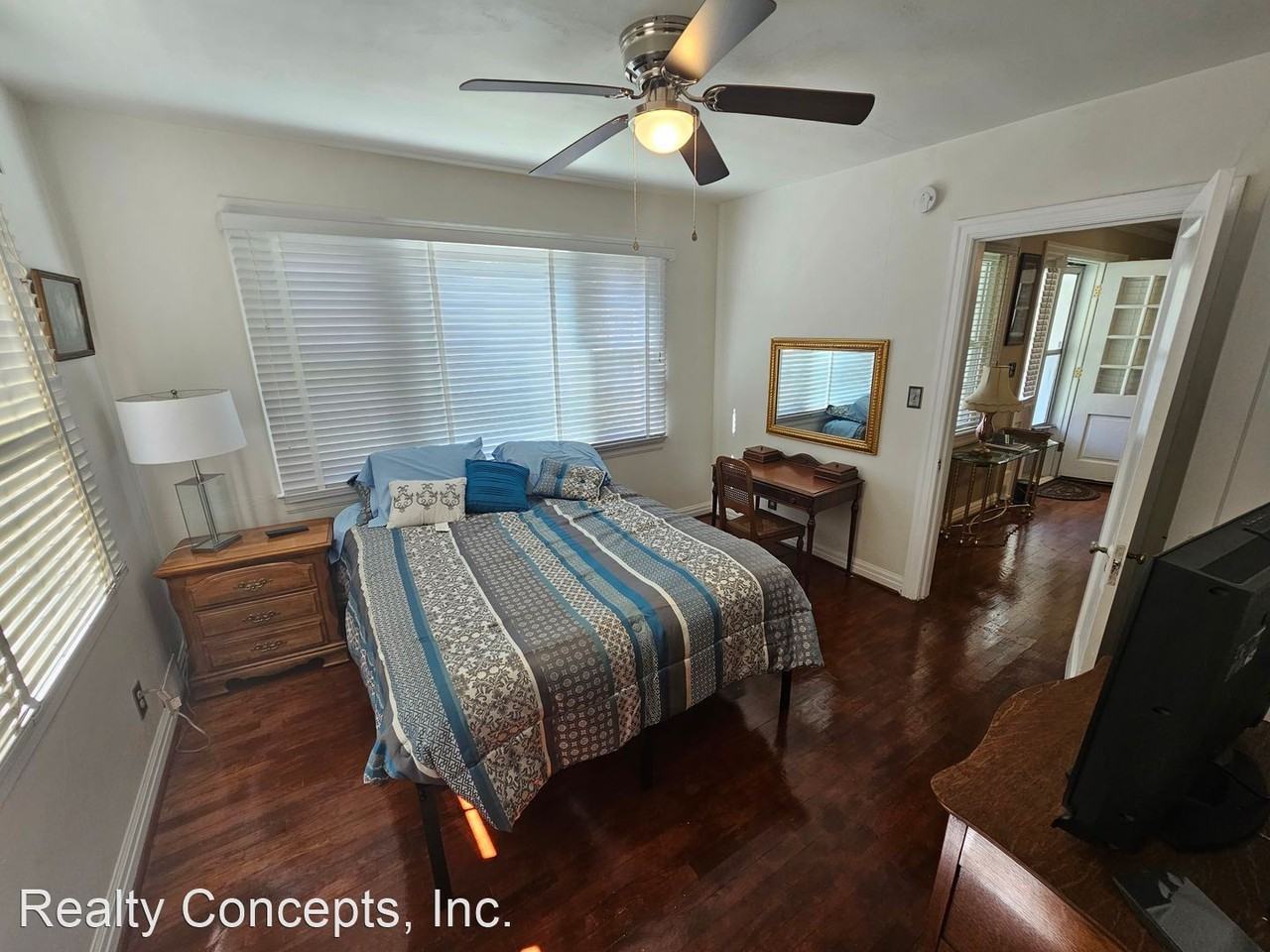 202 E Davidson St - Photo 2 of 11