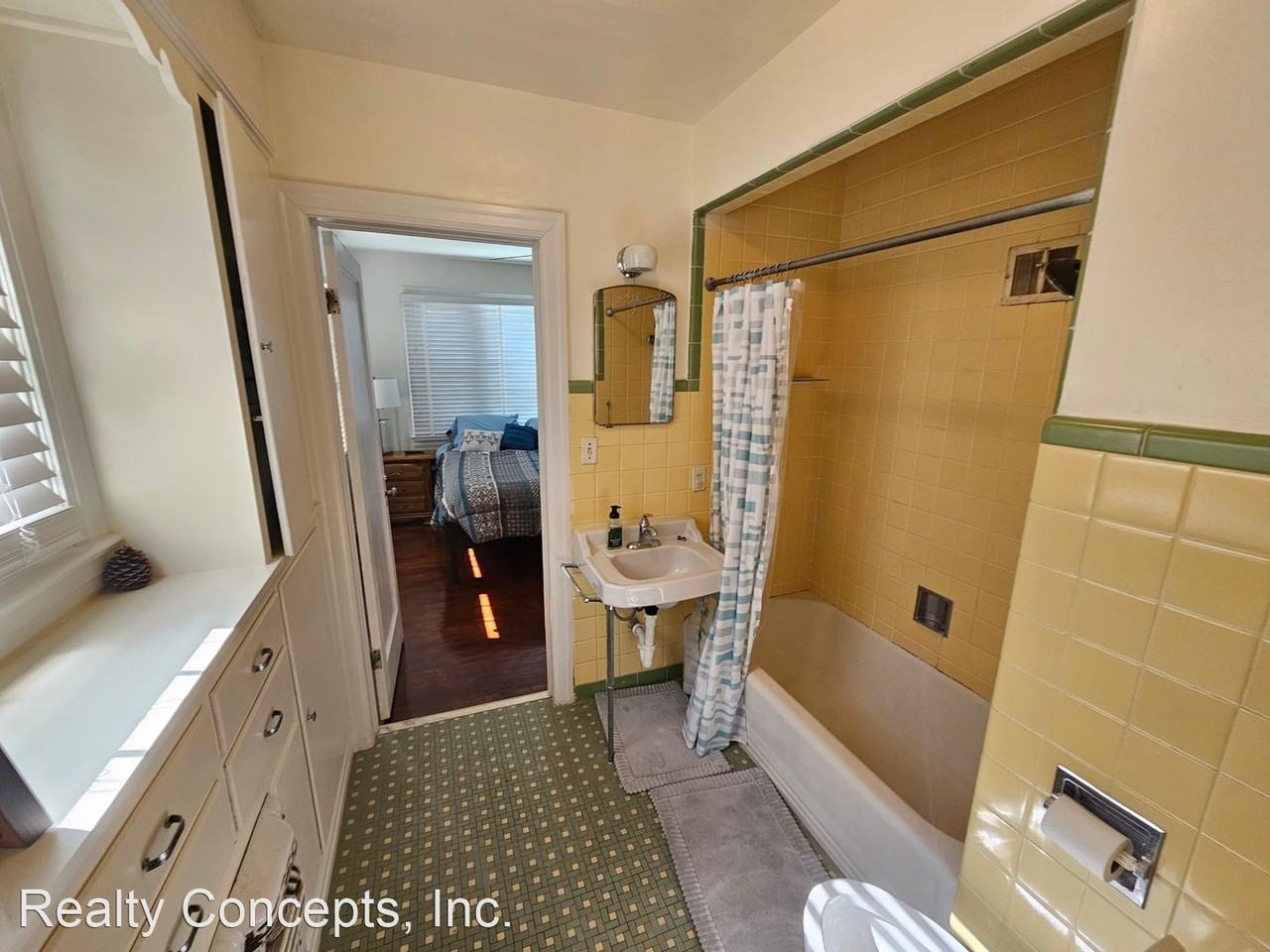 202 E Davidson St - Photo 3 of 11