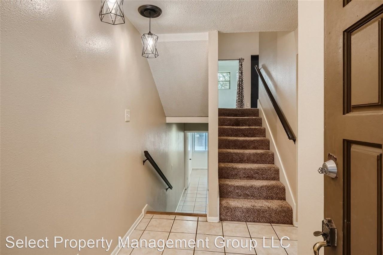 1922 Broken Oak St - Photo 2 of 18