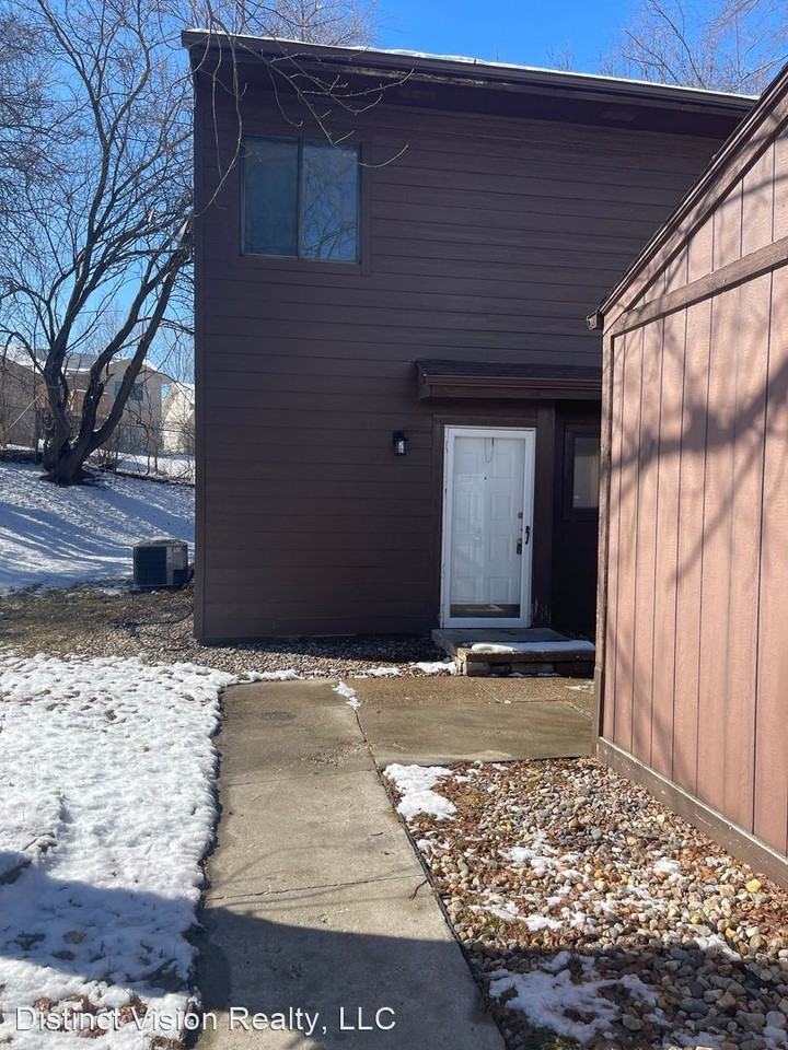 2602 Se 19th St - Photo 2 of 6