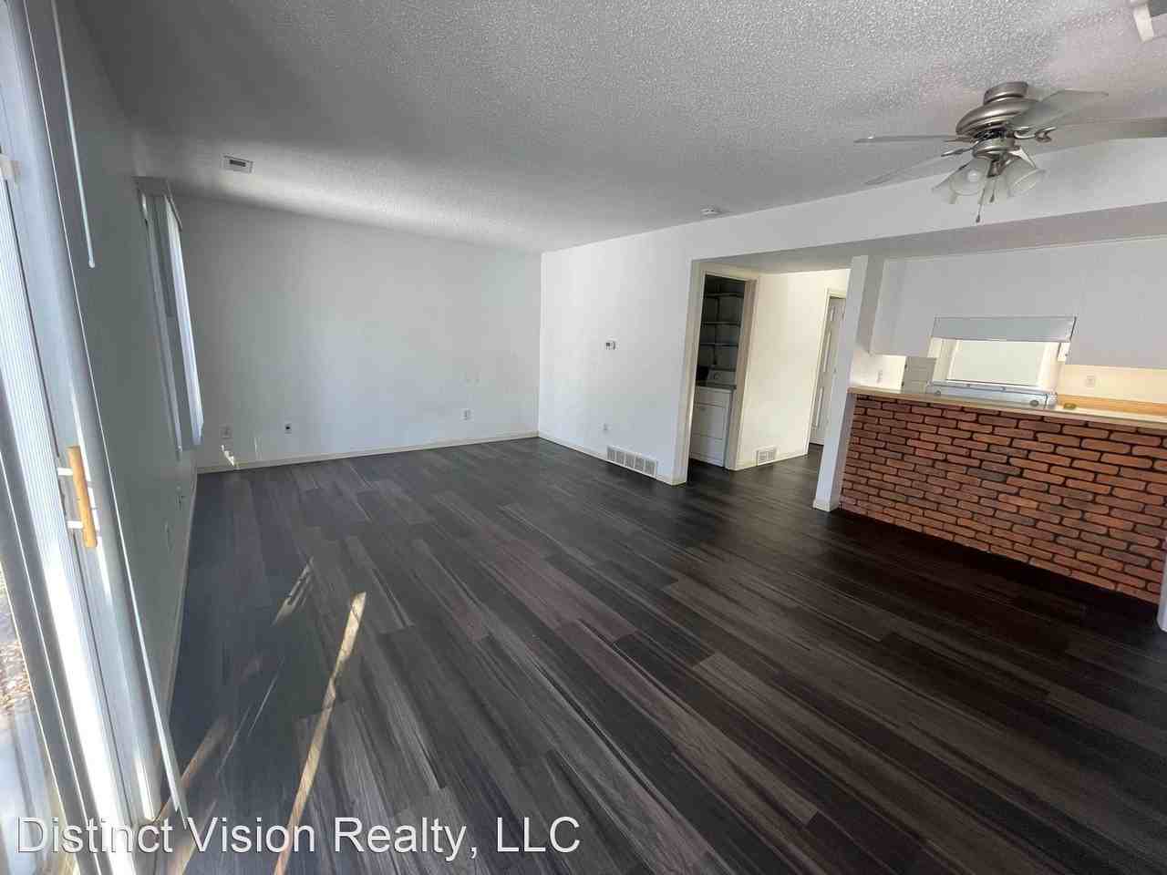 2602 Se 19th St - Photo 3 of 6
