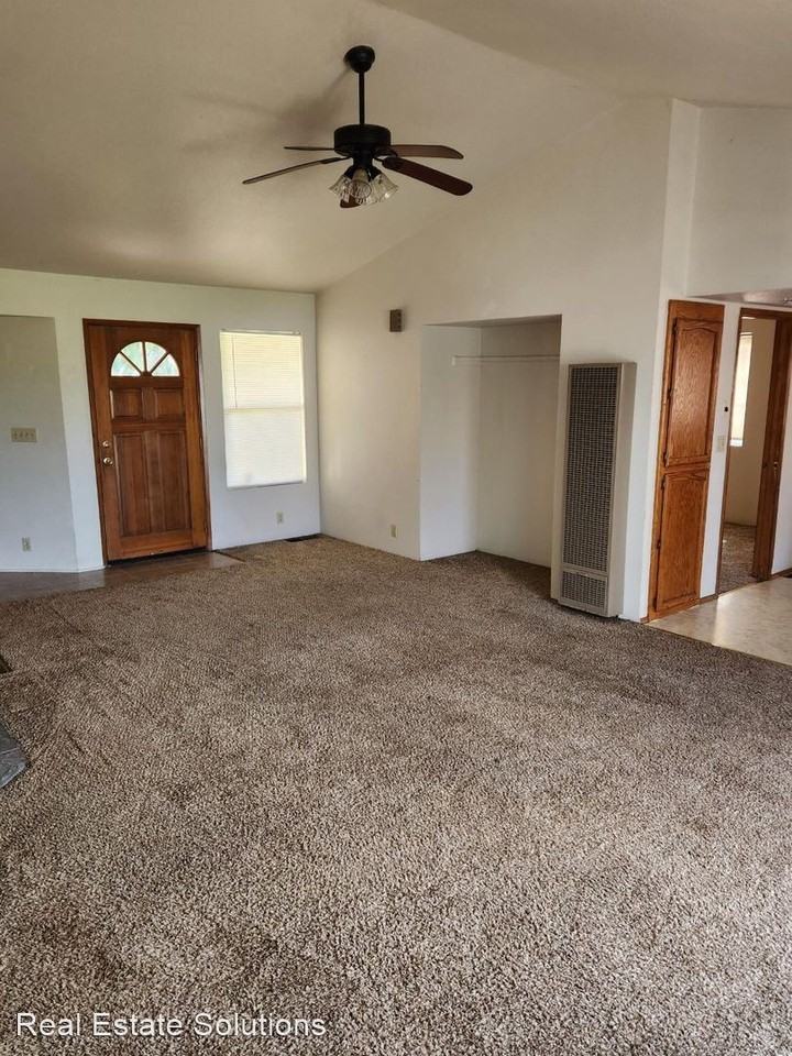 19159 Yar Pl - Photo 2 of 8