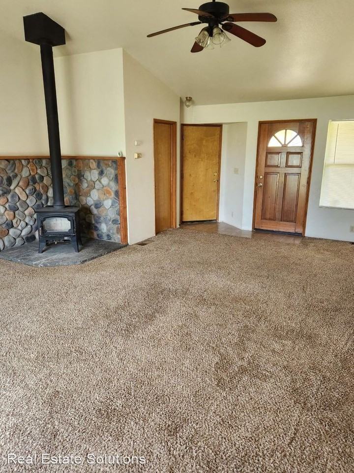19159 Yar Pl - Photo 3 of 8