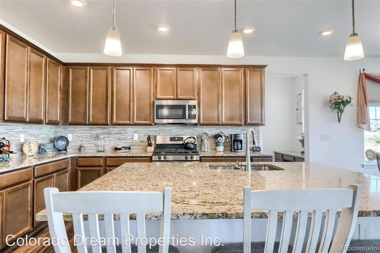 1055 Snowberry Ave - Photo 3 of 35