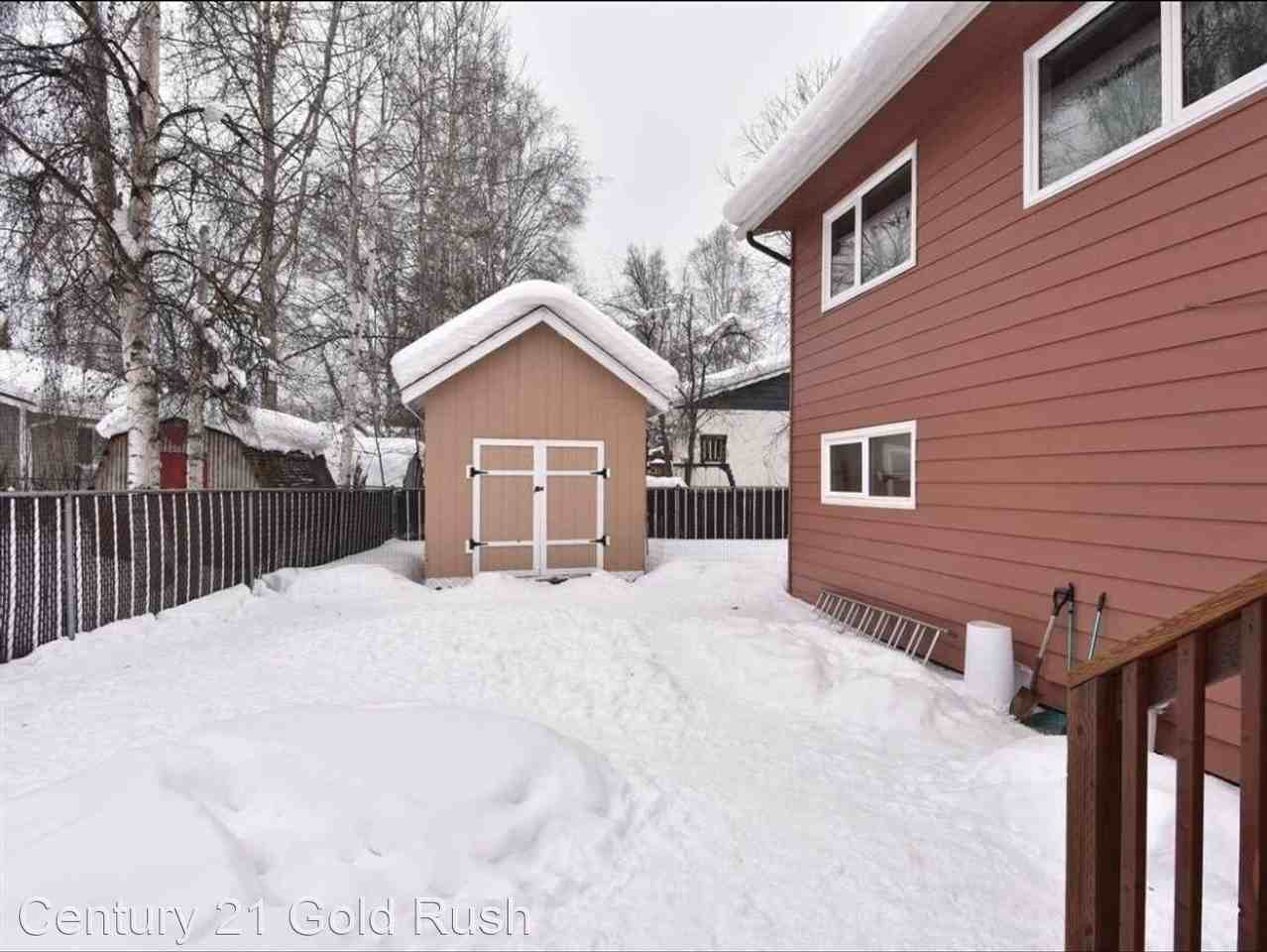 4725 Harvard Cir - Photo 2 of 32