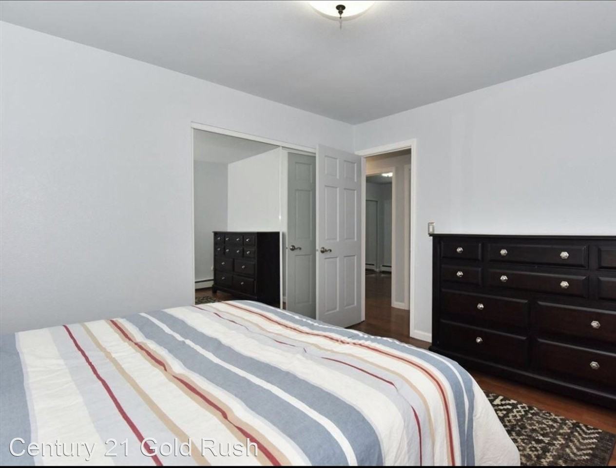 4725 Harvard Cir - Photo 3 of 32