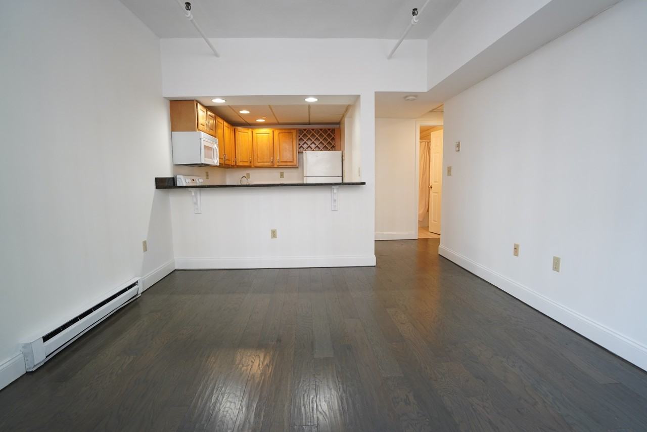 107 Queensberry St #C