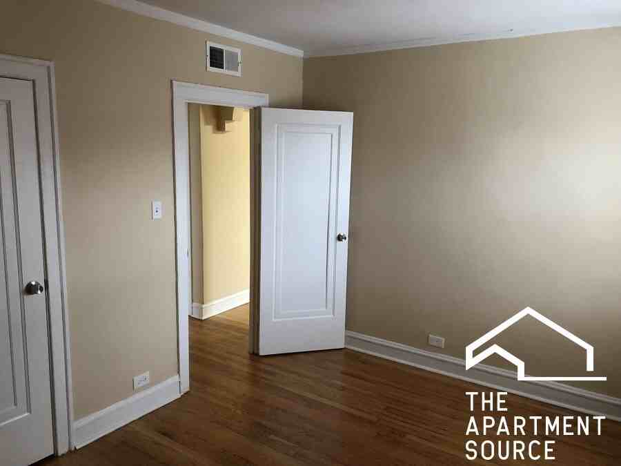 4454 W Diversey Ave #2E - Photo 6 of 11