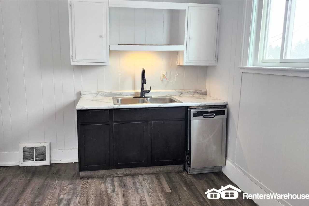 408 3rd St E - Photo 2 of 19