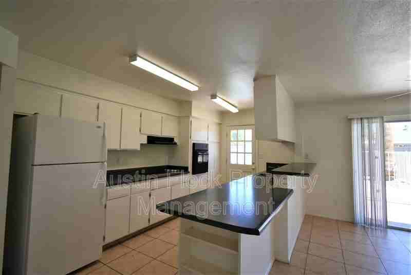 3209 S Hazelton Ln - Photo 2 of 11