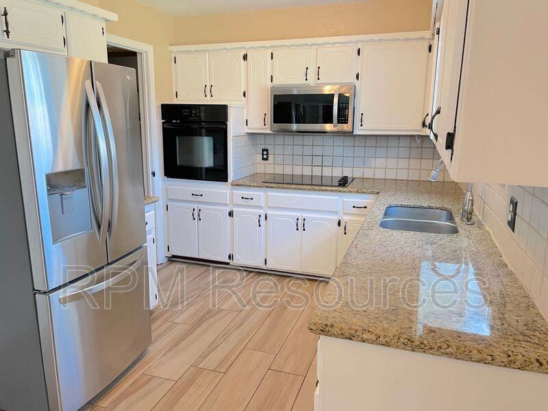 8509 Nw 90th St - Photo 3 of 24