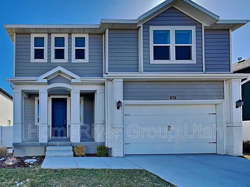 836 E St - Photo 2 of 38