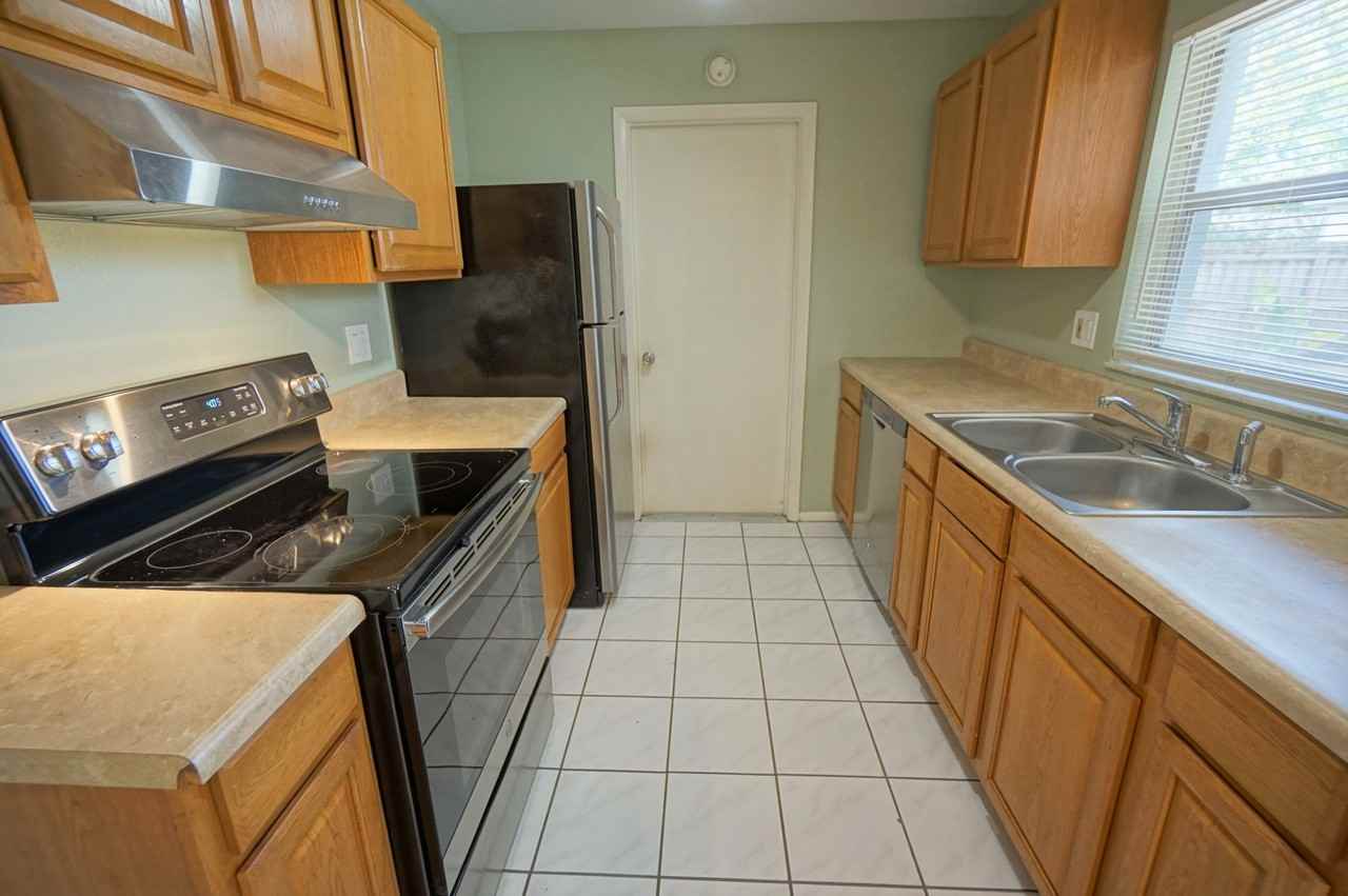 5117 Ellendale Ave - Photo 6 of 19