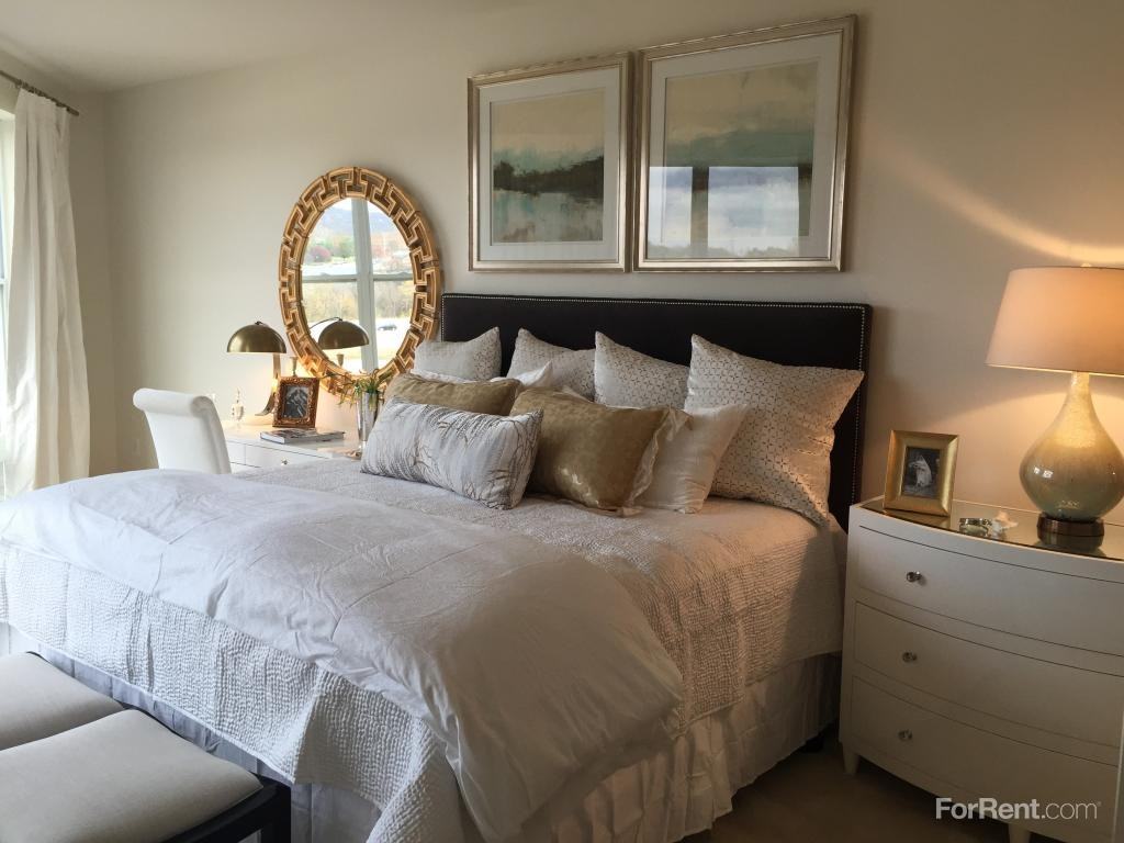 Royal Worthington - Photo 3 of 7