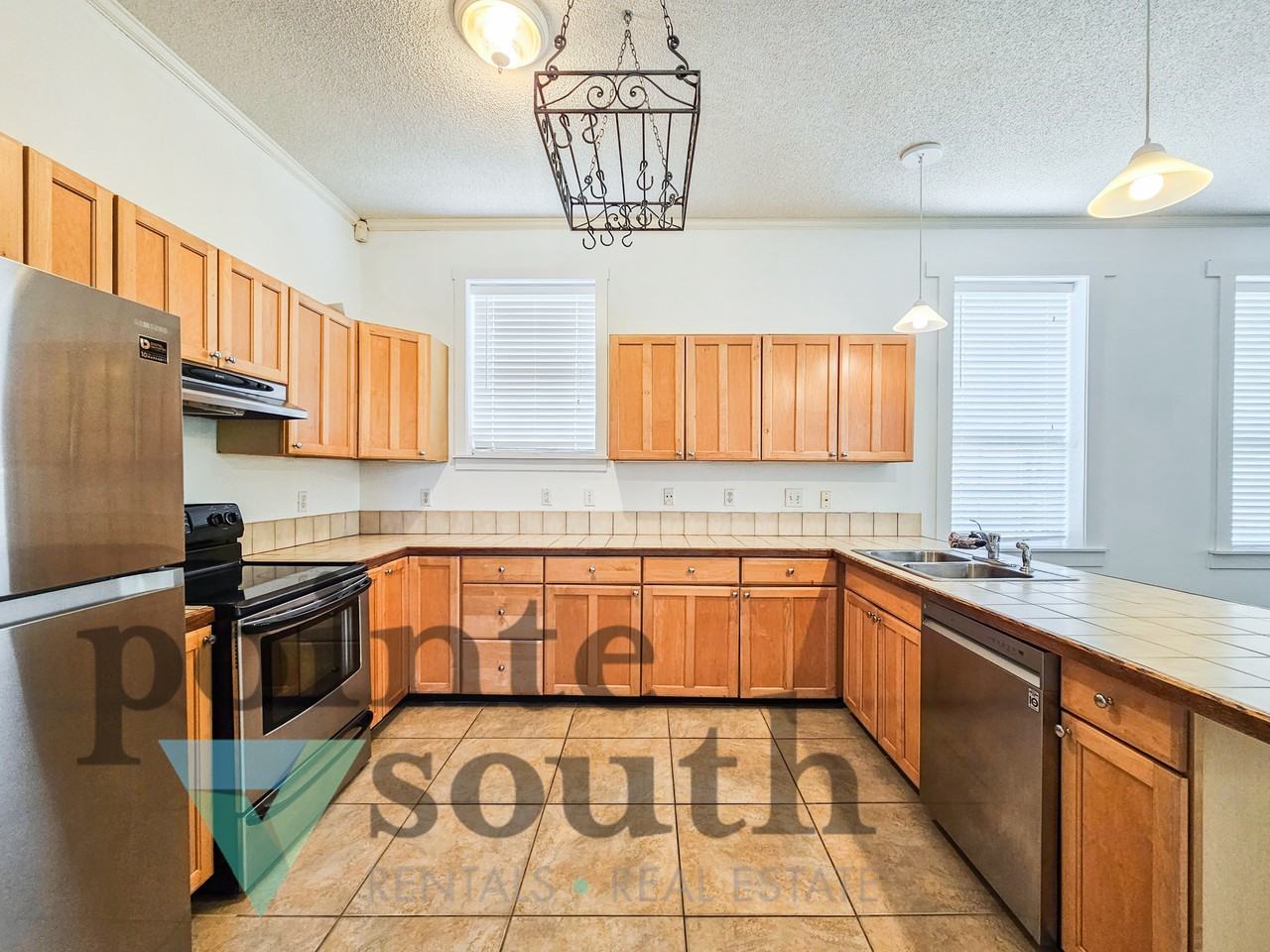 919 E La Rua St - Photo 6 of 17