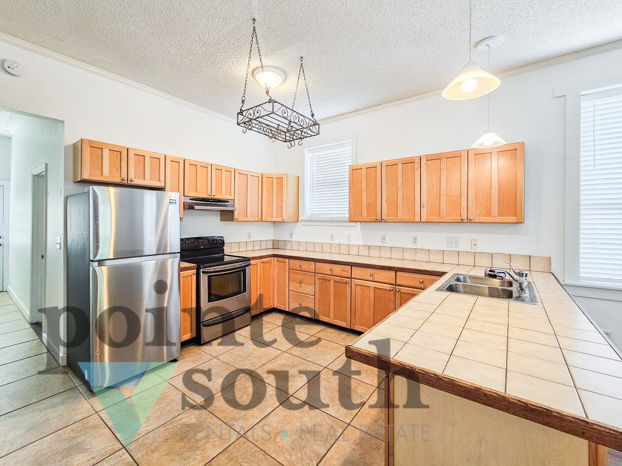 919 E La Rua St - Photo 7 of 17