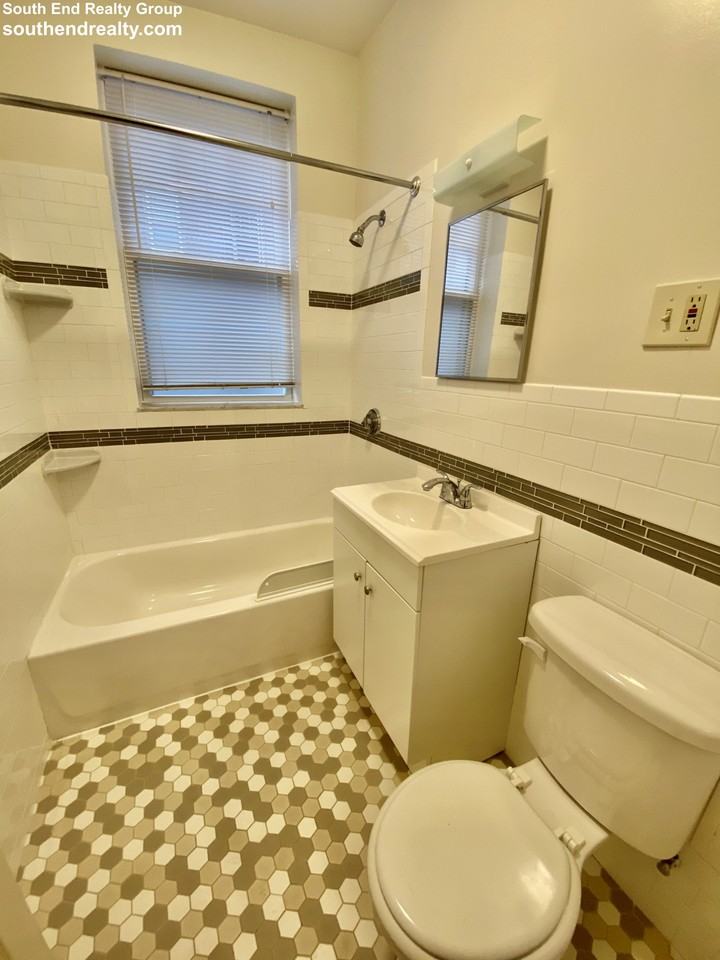 119 Peterborough St #22 - Photo 6 of 10