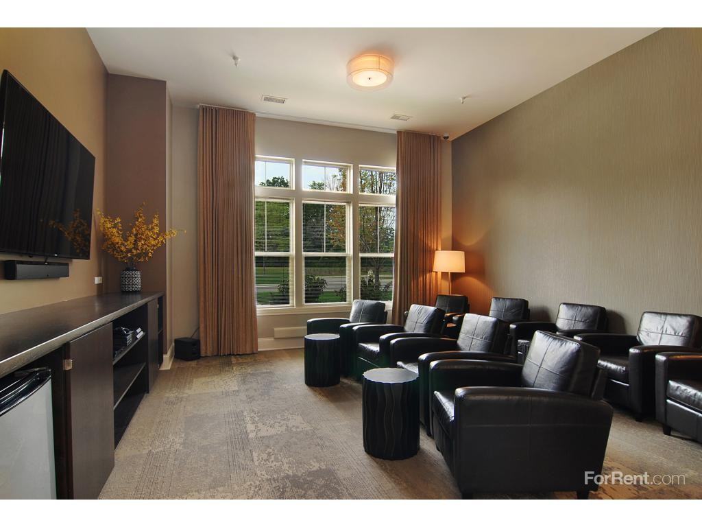 The Oaks of Vernon Hills - Photo 2 of 19