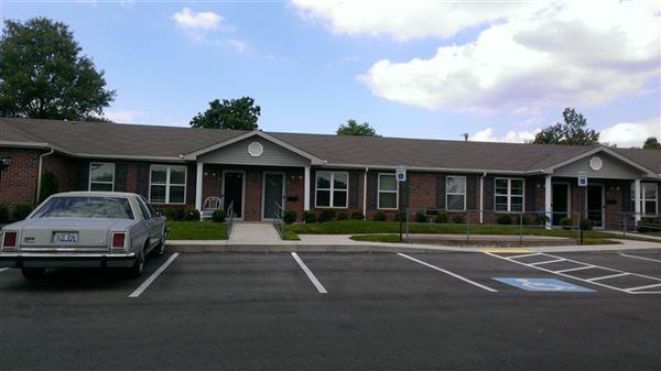 Hickman Manor Apartments - Photo 3 of 4