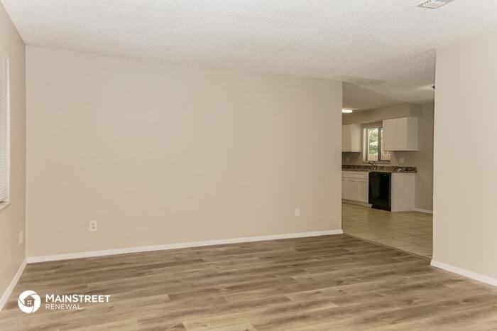 1885 Fairlane Dr - Photo 3 of 14