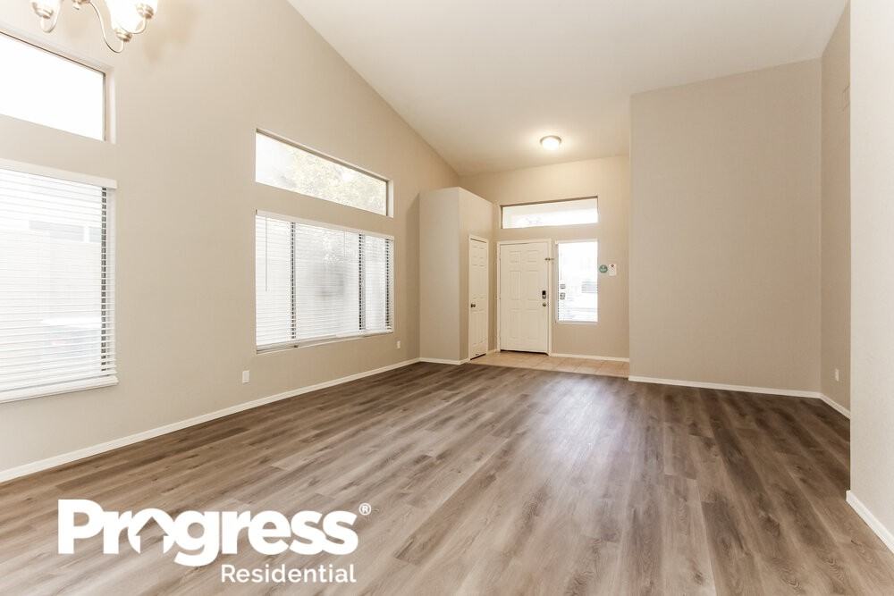 39 N Rock St - Photo 3 of 16