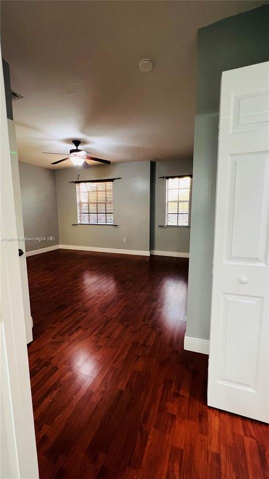 4959 Southwest 135th Way - Photo 3 of 5