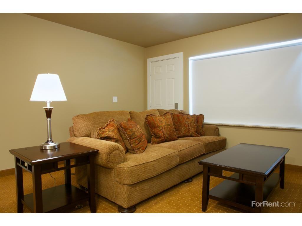 Strata Estates Watford City Apartments - Photo 3 of 14