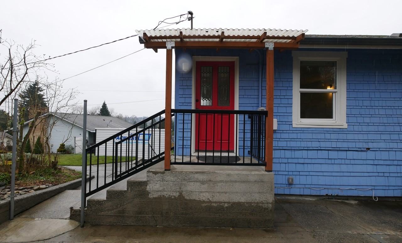 1232 Sw Othello St #NA - Photo 3 of 18