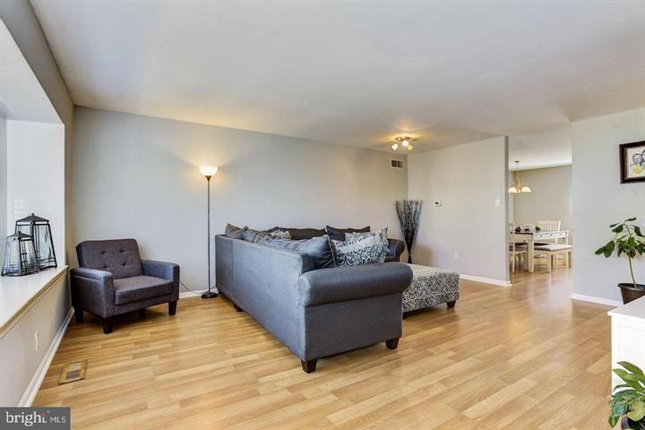 183 Liberty Dr - Photo 2 of 22