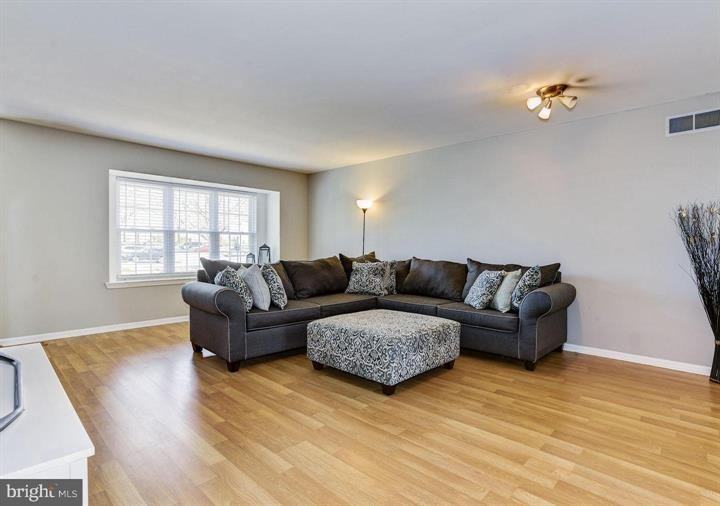 183 Liberty Dr - Photo 3 of 22