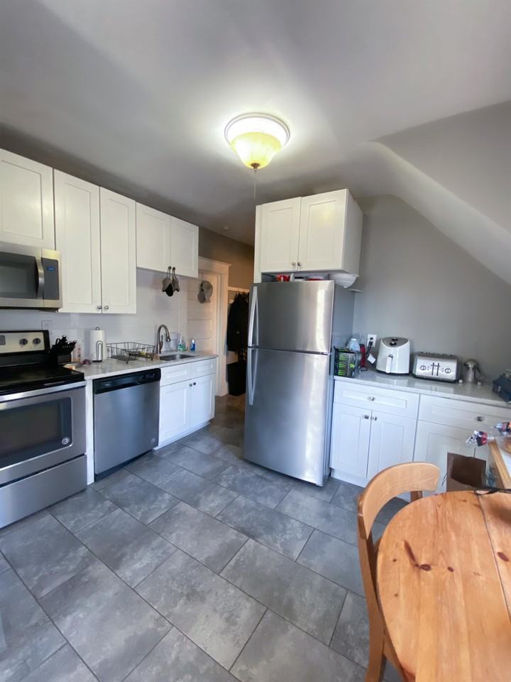 1811 Jackson St Ne #2 - Photo 3 of 10