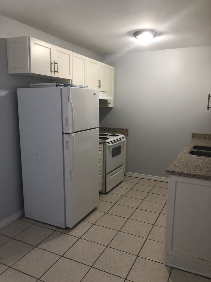 515 Queen Victoria Dr - Photo 2 of 13