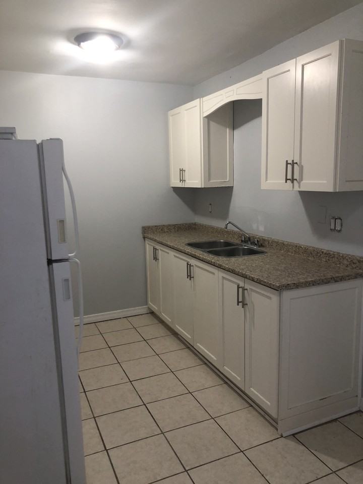 515 Queen Victoria Dr - Photo 3 of 13