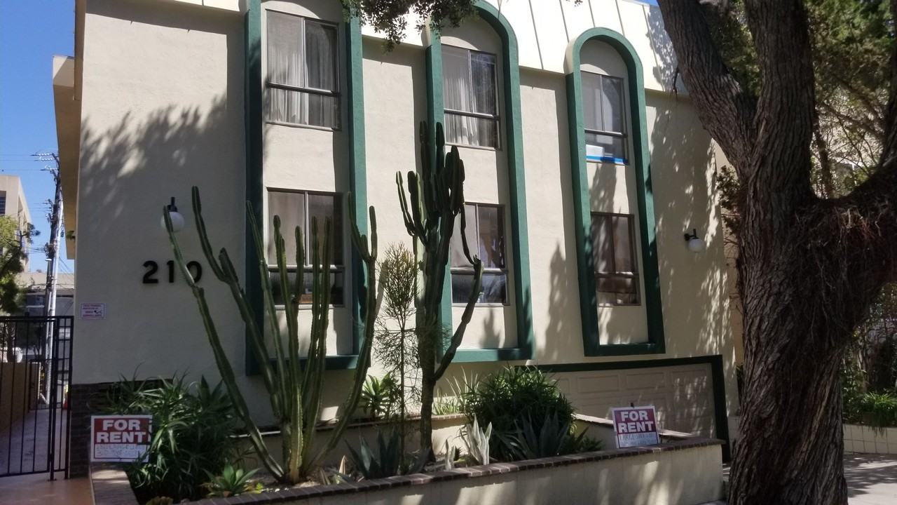 Clark Apartments - Photo 4 of 16