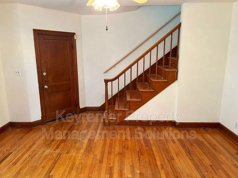 160 Dupont Cir #2 - Photo 2 of 24