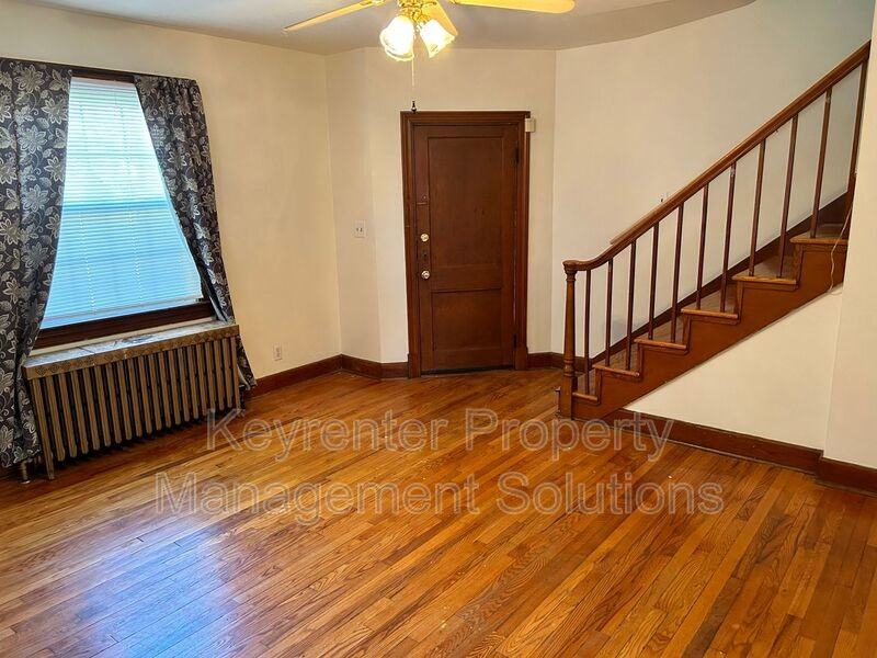 160 Dupont Cir #2 - Photo 3 of 24