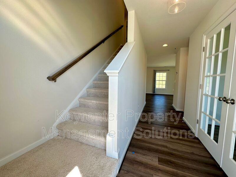 23 Morningview Ct - Photo 3 of 32