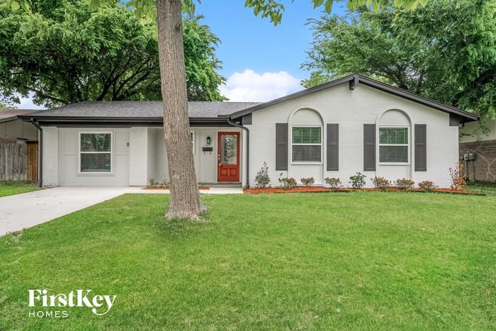 1105 Quebec Dr - Photo 2 of 15