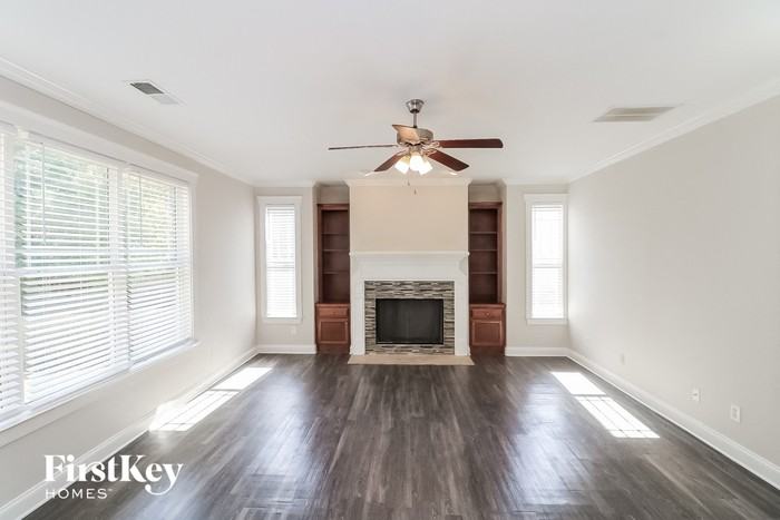 3460 Village Park Ln Sw - Photo 3 of 15