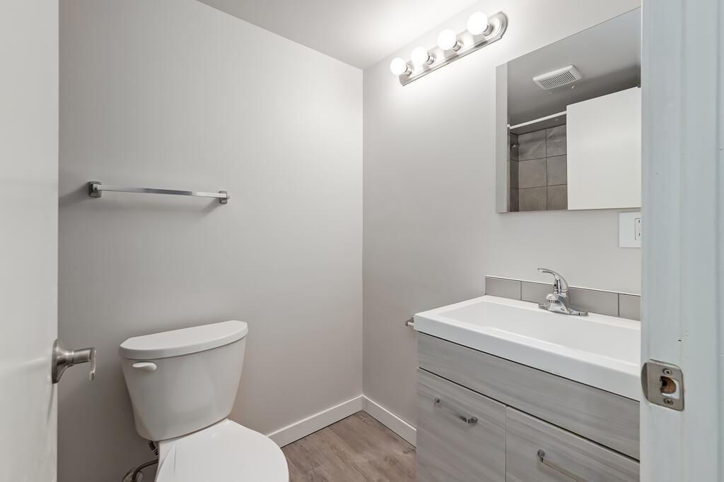 Mahoney Manor - Photo 7 of 15