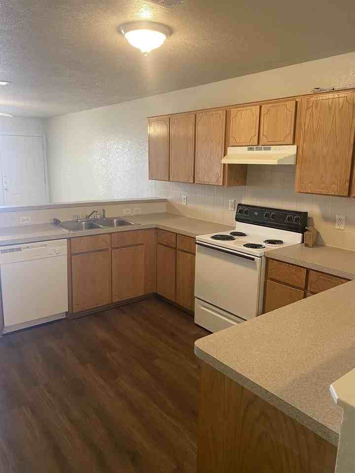 2113 Jennifer Dr #B - Photo 3 of 9