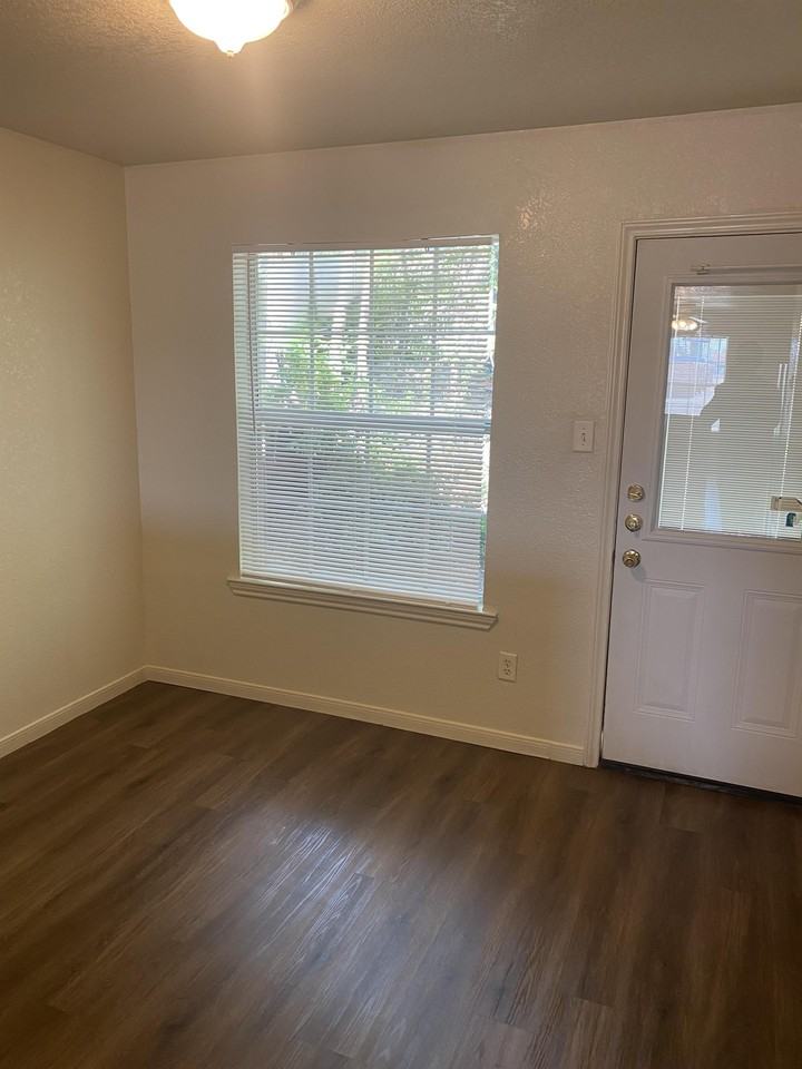 2113 Jennifer Dr #B - Photo 4 of 9