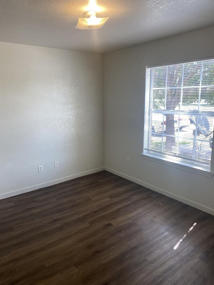 2113 Jennifer Dr #B - Photo 7 of 9