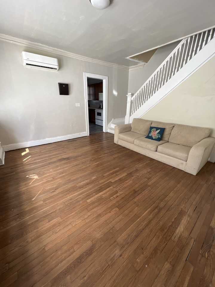 *FURNISHED* ROOMS IN CLEVELAND HEIGHTS - Photo 3 of 13