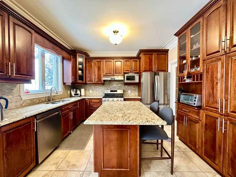 211 Twyford St - Photo 2 of 14