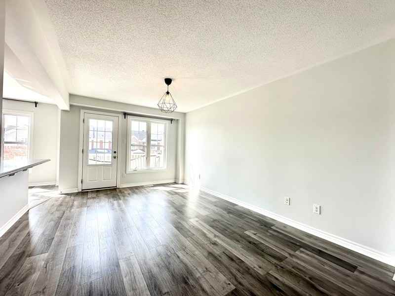 323 Sweetfern Cres - Photo 3 of 13